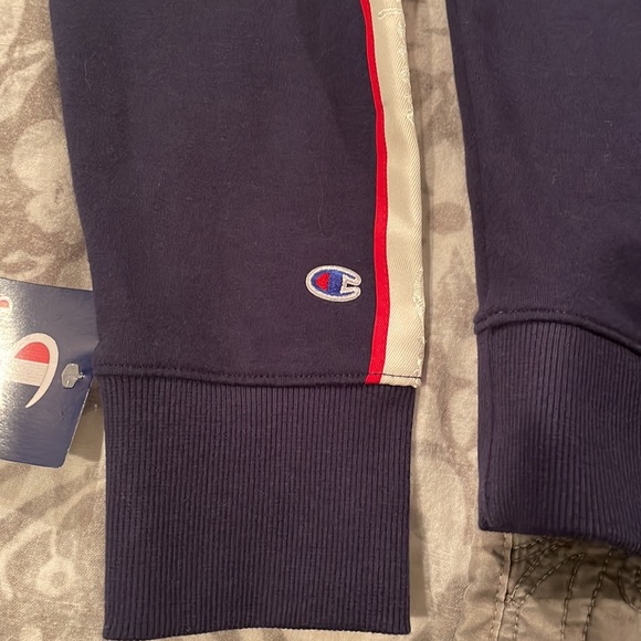 NWT Champion sweatshirt - Picture 5 of 7